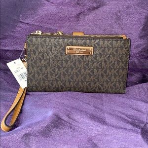 Micheal Kors Wristlet